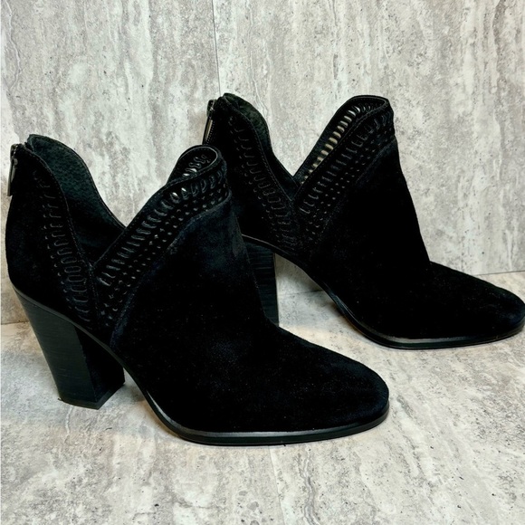 Vince Camuto Perforated Black Suede Leather Ankle Zip Boots Booties Heels 8M - Picture 6 of 10